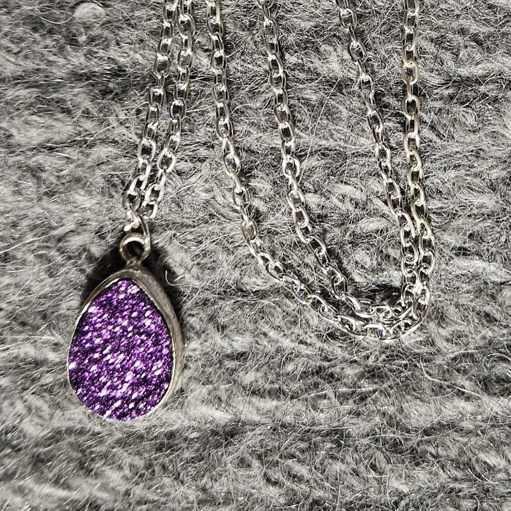 NWOT, titanium coated quartz druzy pendant, 925 silver plate setting & chain